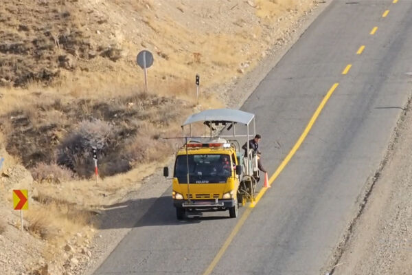 عملیات تجدید خط کشی محور بیجار _ تکاب به طول ۳۵ کیلومتر باند