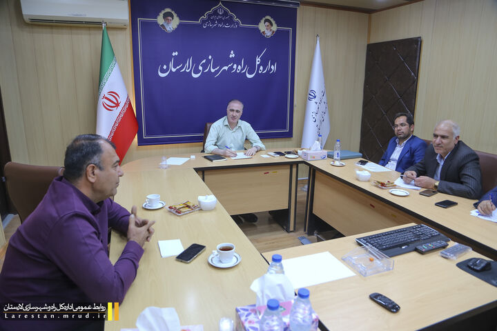 ویدیو |گفت‌ و گوی بی‌ واسطه مدیرکل راه و شهرسازی لارستان با شهروندان در نشست مردمی