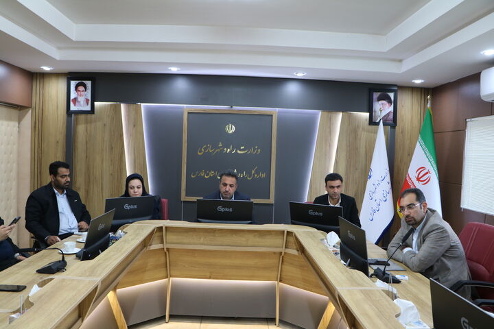 تأکید بر توامند سازی نیروی انسانی در شورای راهبری راه و شهرسازی فارس