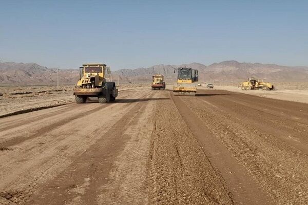 ببینید| تلاش‌ مستمر اداره کل راه و شهرسازی سیستان و بلوچستان برای ساخت ۳۲ کیلومتر بزرگراه در محور زاهدان - بم