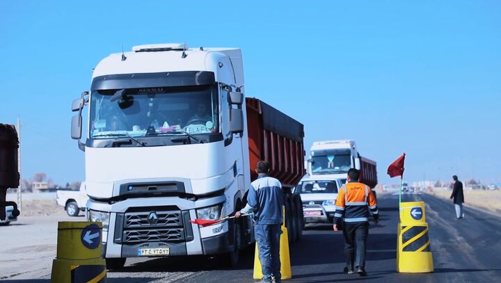 ویدئو | اجرای عملیات روکش آسفالت محور شهربابک–سیرجان روکش اسفالت محور شهربابک -سیرجان