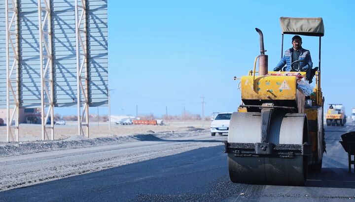 ویدئو | اجرای عملیات روکش آسفالت محور شهربابک–سیرجان