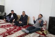دیدار مدیرکل راه و شهرسازی آذربایجان غربی با خانواده ۲ شهید