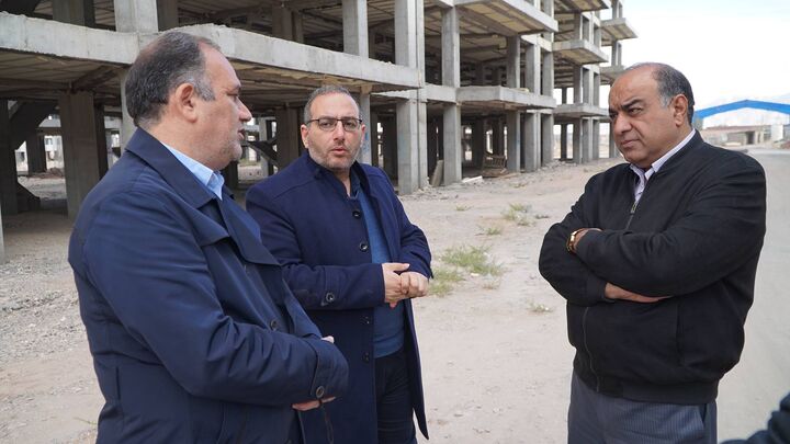 بازدید مسئولان ملی و استانی از پروژه طرح نهضت ملی مسکن بلدالامین کرمان