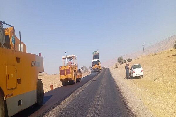 عملیات آسفالت محور روستایی کت در شهرستان بهمئی