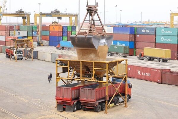 ثبت ۴۶۶ هزار سفر ناوگان حمل‌ونقل کالا در پایانه بار بندر امام خمینی (ره) طی سال جاری