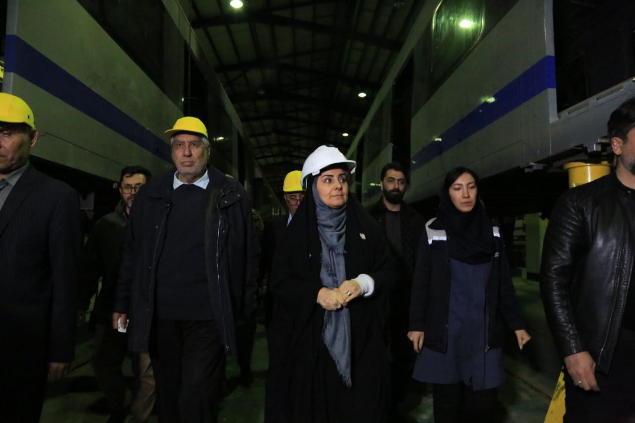 بازدید وزیر راه و شهرسازی از خطوط تولید واگن سازی در زنجان