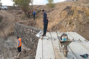 ببینید|  اجرای عملیات دستک های پل باکسی در حال احداث روستای باویسی در نقطه صفر مرزی دشت ذهاب استان کرمانشاه