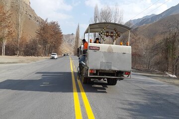 ویدیو|عملیات خط کشی محور کرج- کندوان حوزه راهداری استان البرز