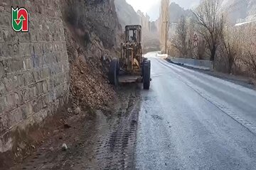 ویدیو|عملیات شانه سازی و خاک برداری محور کرج کندوان محدوده گرماب