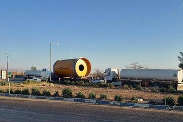 ببینید|عبور محموله‌های ترافیکی با نظارت همکاران راهداری شهرستان سرایان در خراسان جنوبی