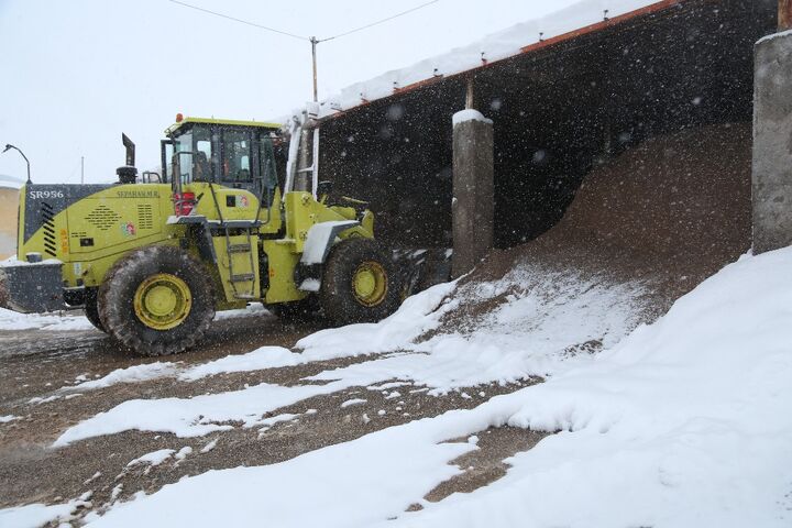 آمادگی کامل جاده‌های استان قزوین برای زمستان با دپوی ۳۶ هزار تن ماسه و نمک