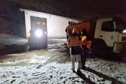 ببینید|یخ زدایی و نمک پاشی محور کرج کندوان توسط راهداران استان البرز