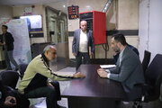 گفت‌وگوی چهره‌به‌چهره مدیرکل راه و شهرسازی البرز با مردم در محل میز خدمت