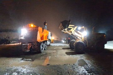 ببینید|یخ زدایی و نمک پاشی محور کرج کندوان توسط راهداران استان البرز