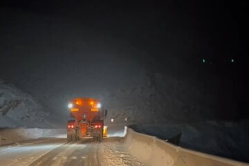 ویدیو|عملیات برف روبی و نمک پاشی محورقدیم و جدید طالقان