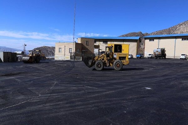 ویدیو| عملیات آسفالت محوطه راهدارخانه آزادی شهرستان سیروان در استان ایلام