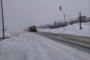 ویدئو | اجرای عملیات برف‌روبی در گردنه خسرو آباد محور سنقر و کلیایی به همدان توسط راهداران استان کرمانشاه