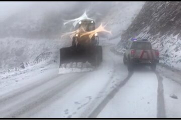 ویدیو | اجرای عملیات برف‌روبی محور سه‌راهی شهدا به نوسود در شهرستان پاوه توسط راهداران استان کرمانشاه