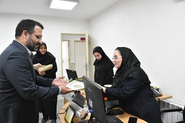 ببینید |تجلیل مدیرکل راه و شهرسازی استان سمنان از بانوان اداره کل