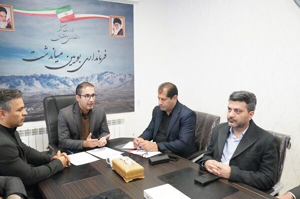 نشست مشترک مدیرکل راه و شهرسازی استان اصفهان با فرماندار و شهرداران شهرستان بویین‌میاندشت