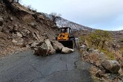 گزارش تصویری // عملیات بازگشایی و ریزش‌برداری محور سردشت – اسلام‌آباد در پی بروز ریزش‌های مقطعی در محور سردشت – اسلام‌آباد