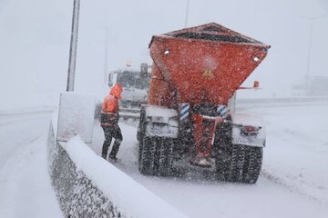 ️برف‌روبی و نمک‌پاشی بیش از ۲ هزار کیلومتر از محورهای استان همدان