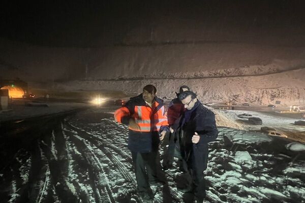 ببینید| بازدید مدیر کل راهداری و حمل ونقل جاده ای استان البرز از محور - کرج کندوان همزمان با آغاز بارش برف و باران