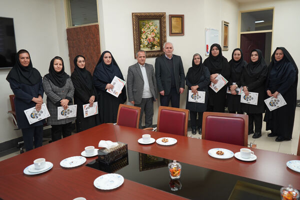 زنان نقش مهمی در پرورش نسل‌های آینده بر عهده دارند