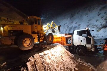 ببینید|عملیات برف روبی ،شن و نمک پاشی محور کرج کندوان محدوده کندوان حوزه استان البرز