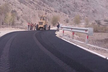 اجرای عملیات روکش آسفالت در ۵۹ کیلومتر از محورهای روستایی استان سمنان