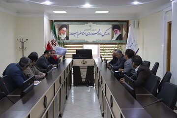 جلسه بررسی صدور اسناد تک‌برگی اراضی نهضت ملی مسکن در اشتهارد برگزار شد