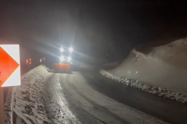 ویدیو|بارش برف و کولاک در محور جدید طالقان -هشتگرد