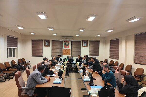 ببینید|نشست معاون هماهنگی امور عمرانی استانداری چهارمحال و بختیاری و مدیرکل راه و شهرسازی استان با نمایندگان متقاضیان نهضت ملی مسکن شهرکرد