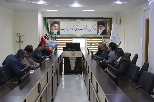 جلسه بررسی صدور اسناد تک‌برگی اراضی نهضت ملی مسکن در اشتهارد برگزار شد