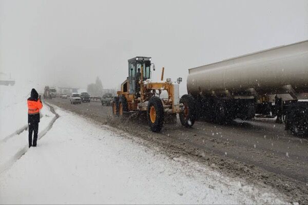 فعالیت سامانه جدید بارشی در ۱۲ استان کشور/ آماده‌باش کامل راهداران برای اجرای عملیات برف‌روبی