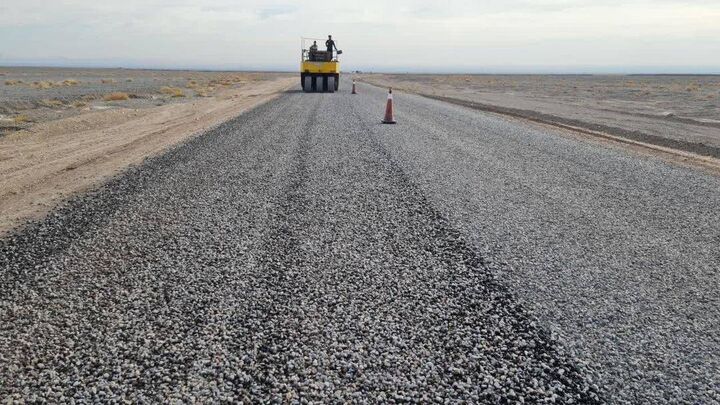 روکش اسفالت راه روستایی کرمان