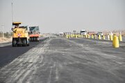 حرکت بی وقفه ماشین آلات در دل کویر سمنان؛ بخشی از مسیر آزادراه حرم تا حرم در مرحله تکمیل