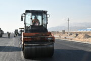 حرکت بی وقفه ماشین آلات در دل کویر سمنان؛ بخشی از مسیر آزادراه حرم تا حرم در مرحله تکمیل