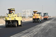حرکت بی وقفه ماشین آلات در دل کویر سمنان؛ بخشی از مسیر آزادراه حرم تا حرم در مرحله تکمیل