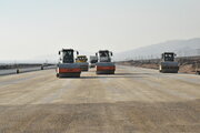 حرکت بی وقفه ماشین آلات در دل کویر سمنان؛ بخشی از مسیر آزادراه حرم تا حرم در مرحله تکمیل