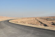 حرکت بی وقفه ماشین آلات در دل کویر سمنان؛ بخشی از مسیر آزادراه حرم تا حرم در مرحله تکمیل