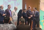 تجلیل از پژوهشگر برتر شرکت آزمایشگاه فنی و مکانیک خاک به مناسبت هفته پژوهش و فناوری