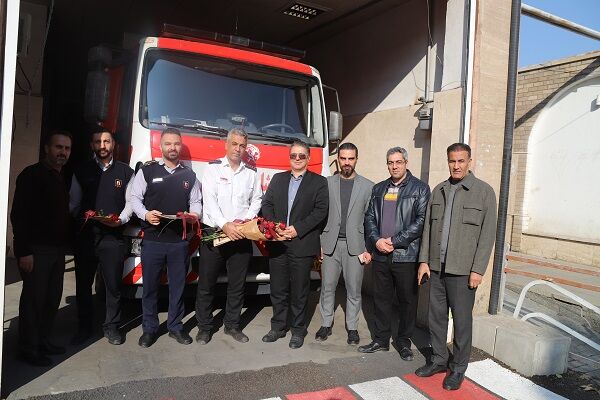 ببینید | تقدیر از آتش‌نشانان کلانشهر کرج توسط مسئولان اداره کل راه و شهرسازی البرز