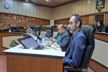 نشست مشترک کمیسیون عمران و ترافیک شورای شهر یزد با راه و شهرسازی استان برگزار شد