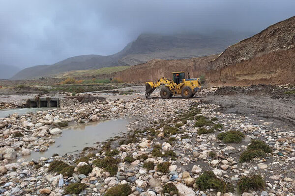 ببینید|  ساماندهی پل راه روستایی کوزه رود آسیب دیده بعد از بارندگی استان کرمانشاه