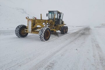 ویدئو | اجرای عملیات برف‌روبی در گردنه خسرو آباد محور سنقر و کلیایی به همدان توسط راهداران استان کرمانشاه