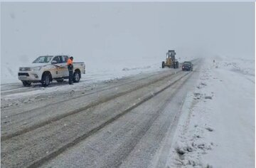 ویدئو | اجرای عملیات برف‌روبی در گردنه خسرو آباد محور سنقر و کلیایی به همدان توسط راهداران استان کرمانشاه