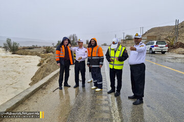 پایش محورهای مواصلاتی حوزه استحفاظی در پی بارش باران با حضور مدیرکل راه و شهرسازی لارستان