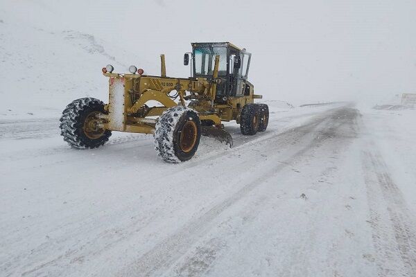 ویدئو | اجرای عملیات برف‌روبی در گردنه خسرو آباد محور سنقر و کلیایی به همدان توسط راهداران استان کرمانشاه